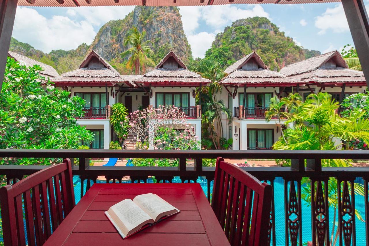 Deluxe Double or Twin Room with Pool View
